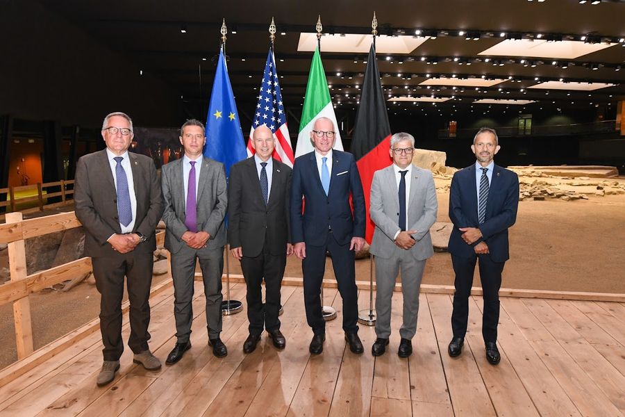Ambasciatore americano Markell, 'in Valle d'Aosta storia e bellezza camminano insieme' Ambasciatore americano Markell, 'in Valle d'Aosta storia e bellezza camminano insieme'