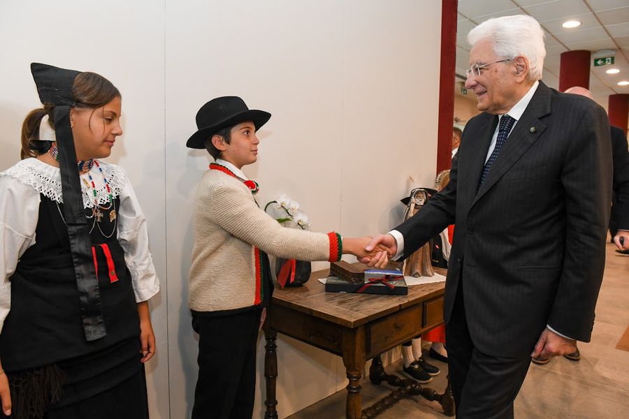 Mattarella all'UniVdA, 'impariamo dai montanari e rimettiamo in piedi l'Europa' Mattarella all'UniVdA, 'impariamo dai montanari e rimettiamo in piedi l'Europa'