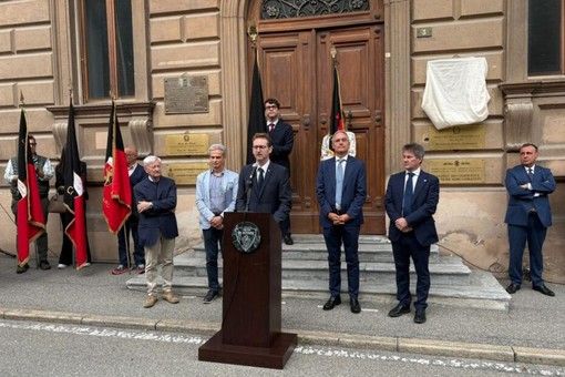 Union Valdôtaine, 80 anni fa la firma dei fondatori; una targa a Palazzo Ollietti Union Valdôtaine, 80 anni fa la firma dei fondatori; una targa a Palazzo Ollietti
