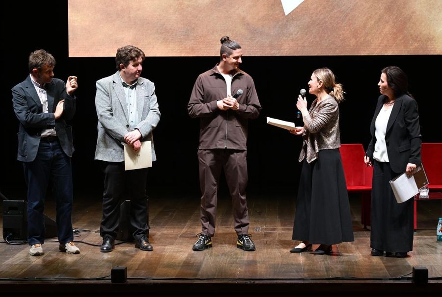 'Lo sbilico' di Alcide Pierantozzi vince il secondo Premio Letterario Valle d’Aosta 'Lo sbilico' di Alcide Pierantozzi vince il secondo Premio Letterario Valle d’Aosta