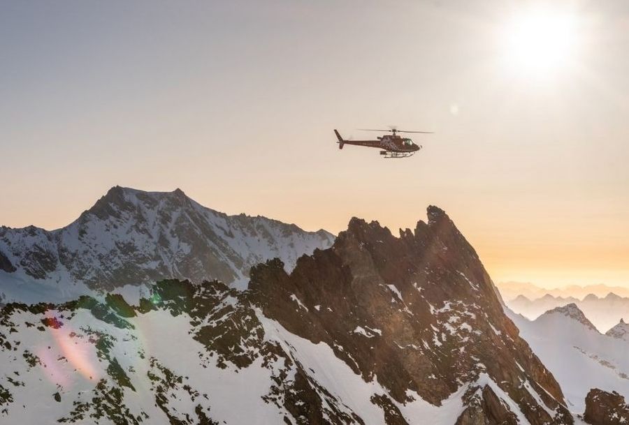 Rinvenuti i corpi senza vita di cinque scialpinisti sul ghiacciaio Adler sopra Zermatt Rinvenuti i corpi senza vita di cinque scialpinisti sul ghiacciaio Adler sopra Zermatt