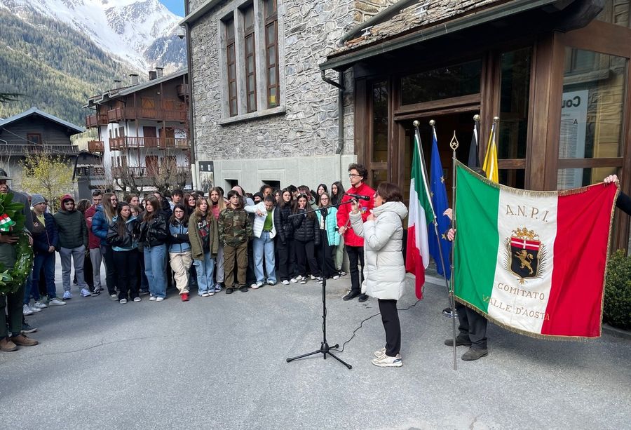 Courmayeur, celebrato con un giorno d'anticipo il 25 Aprile Courmayeur, celebrato con un giorno d'anticipo il 25 Aprile