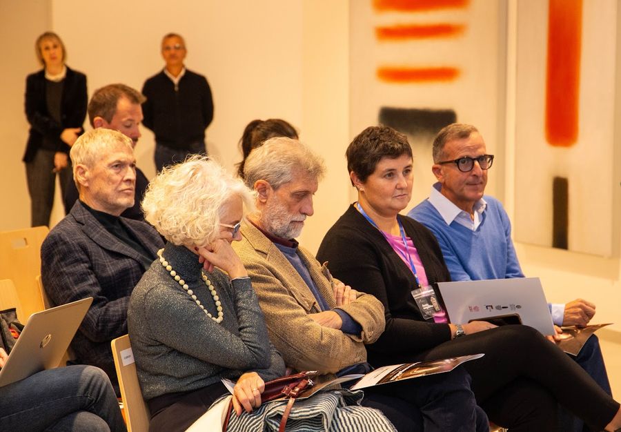 Al centro Alessandra Armirotti, istruttore tecnico della Soprintendenza regionale-Ufficio Archeologia a fianco dell'operatore specializzato in cantieristica archeologica Giorgio Avati