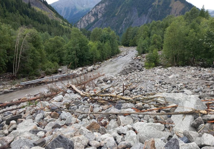 Frane in Val Ferret, previste due finestre di transito