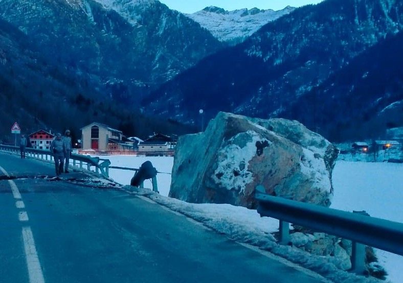 Riaperta alle 14 la strada regionale 44 di Gressoney Riaperta alle 14 la strada regionale 44 di Gressoney
