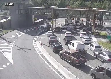 Mezzo in avaria; circolazione stoppata nel tunnel del Bianco e lunghe code agli ingressi Mezzo in avaria; circolazione stoppata nel tunnel del Bianco e lunghe code agli ingressi