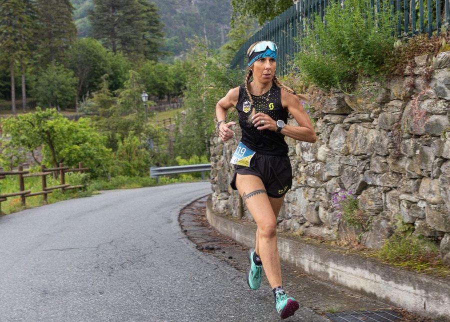 Lorella Charrance impegnata nella cronoscalata lo scorso anno (photo credit Davide Verthuy)
