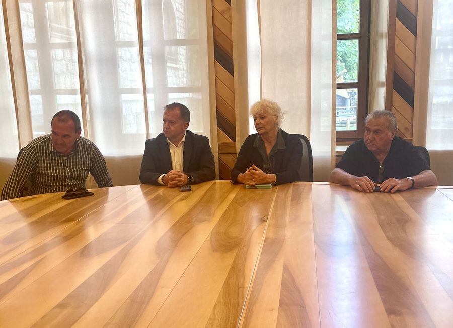 I membri del Comitato Val Ferret presenti alla riunione I membri del Comitato Val Ferret presenti alla riunione