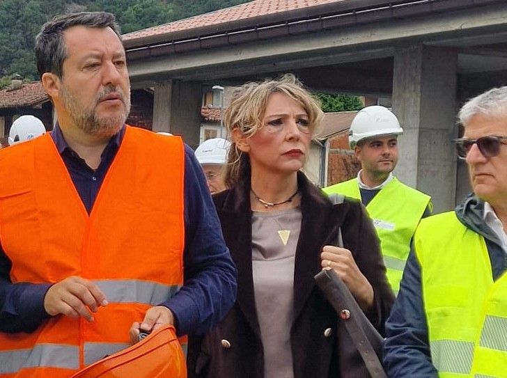 Salvini a Donnas: 'Dall'1 gennaio 2027 nuova vita per la ferrovia valdostana' Salvini a Donnas: 'Dall'1 gennaio 2027 nuova vita per la ferrovia valdostana'