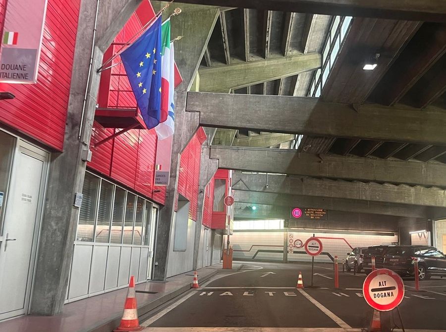 Una valanga si è abbattuta sul traforo del G.S. Bernardo: danni e chiusura a tempo indeterminato