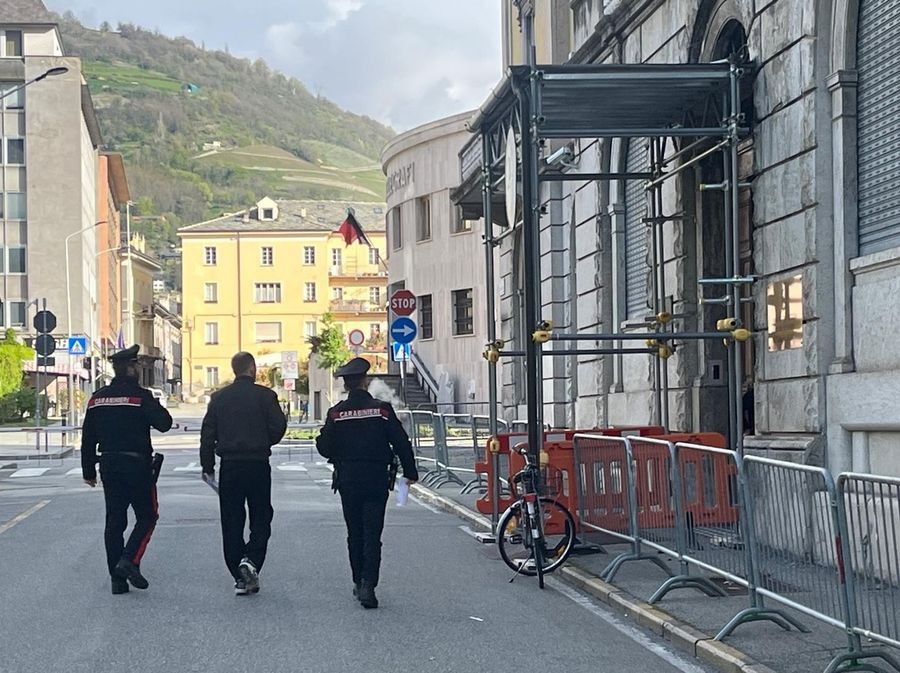 Uno degli arrestati condotto questa mattina all'udienza di convalida del fermo