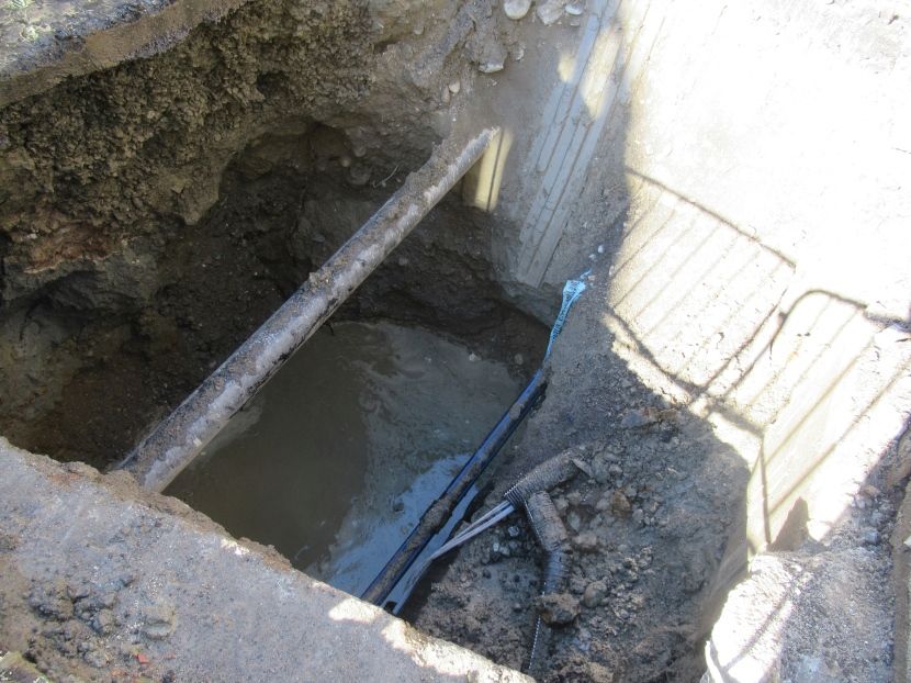 Aosta, in via Monte Vodice invasa dalle fogne scatta il divieto di accesso ai locali interrati Aosta, in via Monte Vodice invasa dalle fogne scatta il divieto di accesso ai locali interrati