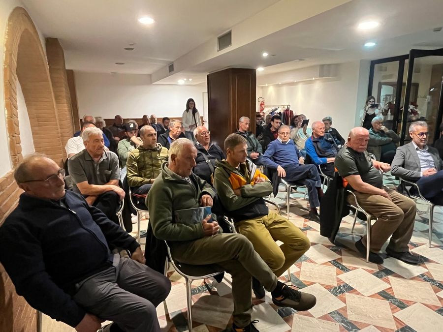 Caccia, ad Aosta il parlamentare leghista Bruzzone rilancia quella allo stambecco  -  VIDEO