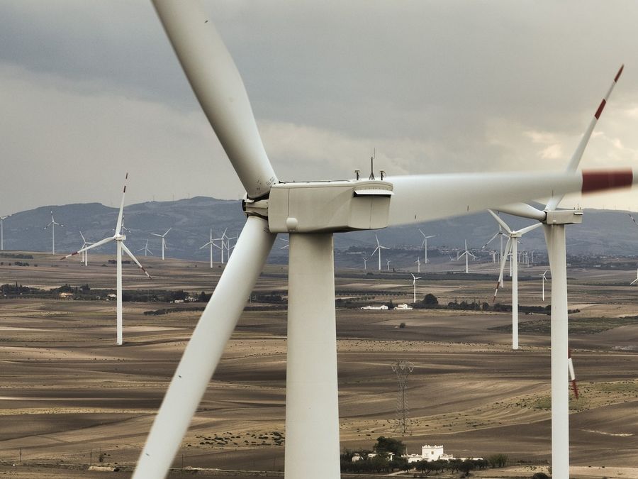 Cva, 'lente d'ingrandimento' della politica su investimenti nell'eolico