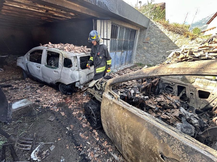 Aosta, esplosione in un garage, Vigile del fuoco ferito e il cognato gravemente ustionato