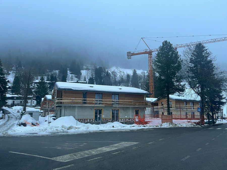 Blitz dei 'carabinieri del lavoro' in un cantiere edile ad Ayas Blitz dei 'carabinieri del lavoro' in un cantiere edile ad Ayas