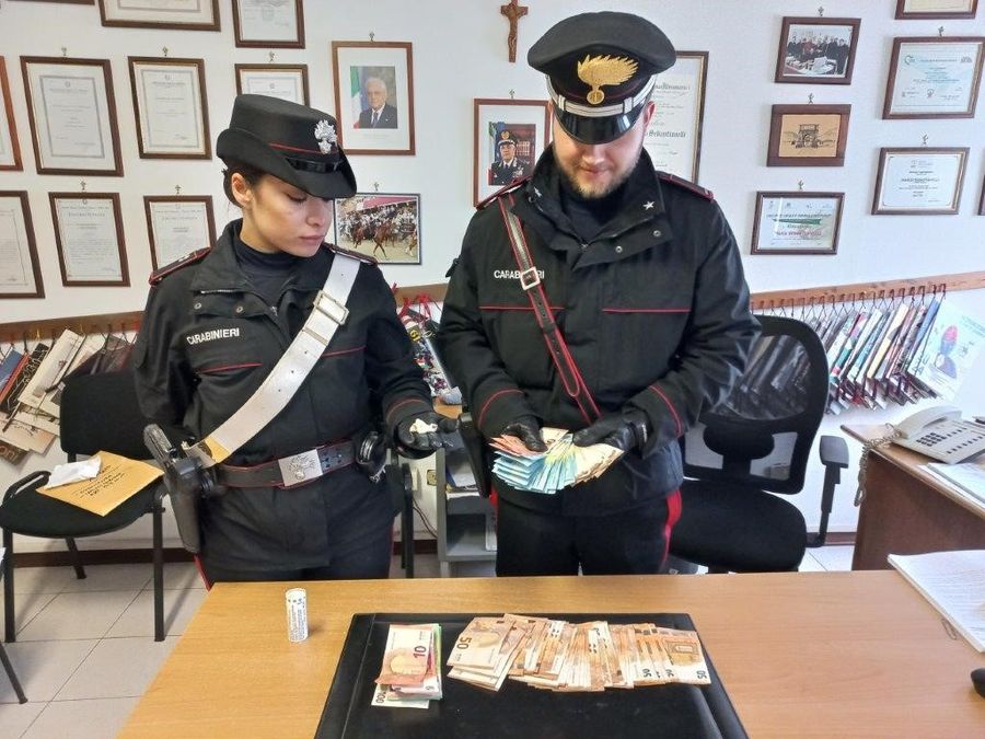 Maxi operazione antidroga dei carabinieri, quattro arresti e dieci indagati Maxi operazione antidroga dei carabinieri, quattro arresti e dieci indagati