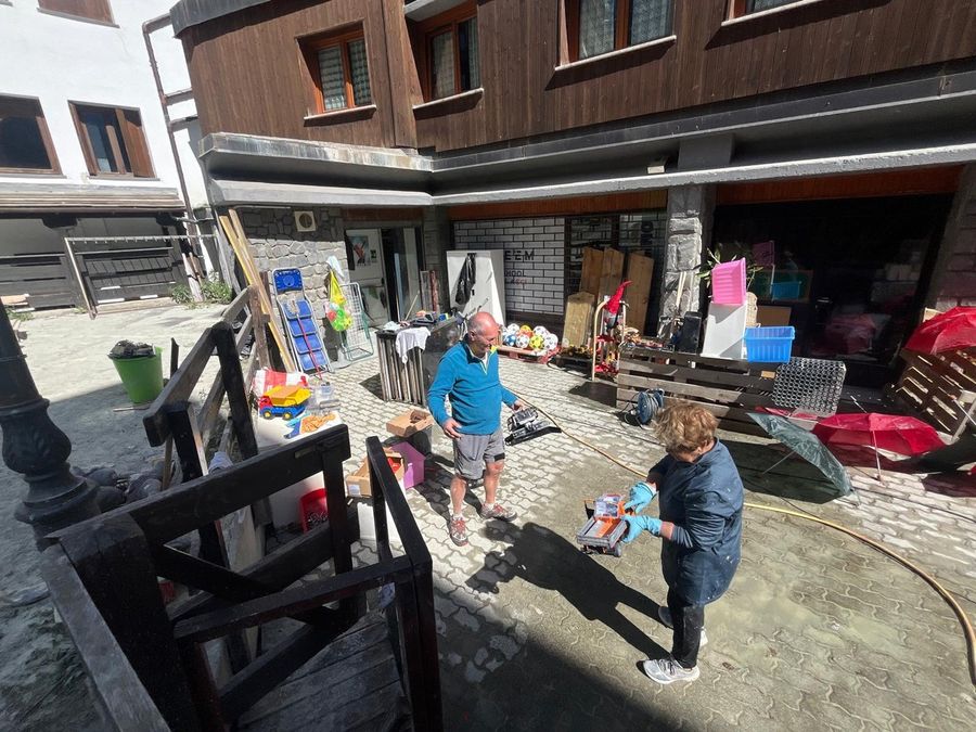 Commercianti a Cervinia duramente colpìti dall'esondazione