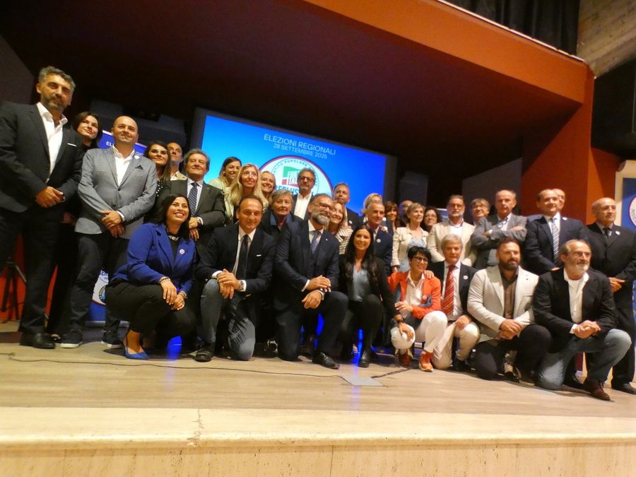 Forza Italia e Renaissance Valdôtaine, presentate le liste: 'il nostro abbraccio per scrivere la Storia ad Aosta'