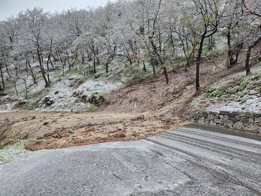 Ancora sette strade regionali chiuse; ripristinato il 98% della rete elettrica
