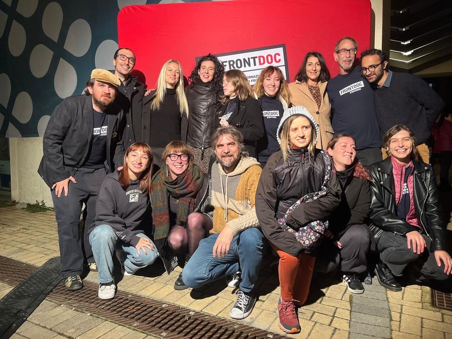 Foto di gruppo per lo staff di Front Doc 2024 Foto di gruppo per lo staff di Front Doc 2024