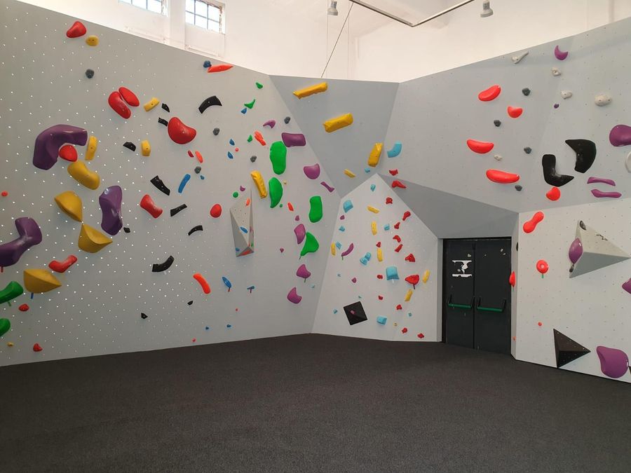 La nuova sala boulder al Centro di arrampicata 'La Torre' rilancia sport e cultura di montagna