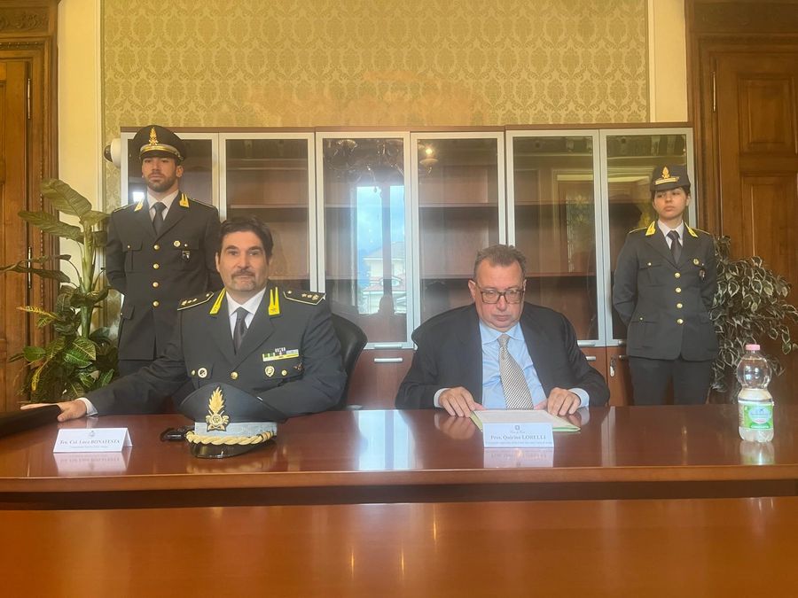 Da sn il colonello Luca Bonatesta e il procuratore della Corte dei conti della Valle d'Aosta, Quirino Lorelli Da sn il colonello Luca Bonatesta e il procuratore della Corte dei conti della Valle d'Aosta, Quirino Lorelli