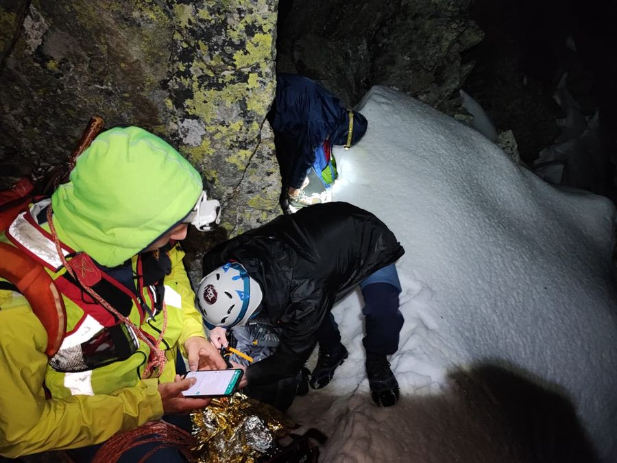 Escursionisti in difficoltà recuperati sotto la vetta del Mont Mars Escursionisti in difficoltà recuperati sotto la vetta del Mont Mars