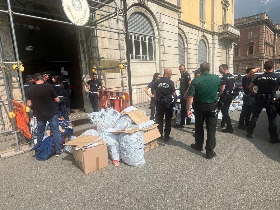 Dai seggi nei Comuni arrivano le schede al Tribunale di Aosta Dai seggi nei Comuni arrivano le schede al Tribunale di Aosta