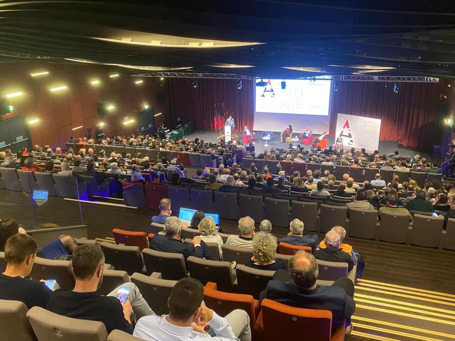 Il congresso di avvio della 'réunion' autonomista nel maggio 2023 Il congresso di avvio della 'réunion' autonomista nel maggio 2023