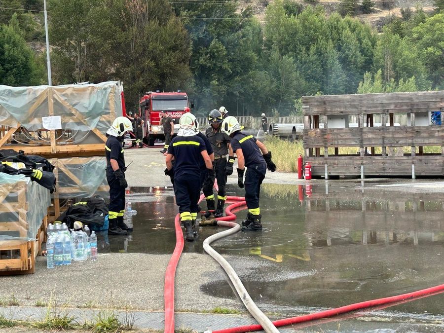 Fiamme vicino alla centrale elettrica di Villeneuve, danni limitati e nessun ferito Fiamme vicino alla centrale elettrica di Villeneuve, danni limitati e nessun ferito