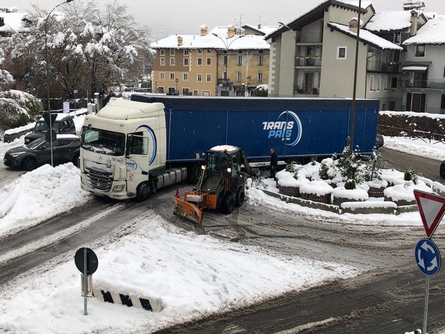 Aosta, divampano le polemiche sui ritardi nello sgombero neve