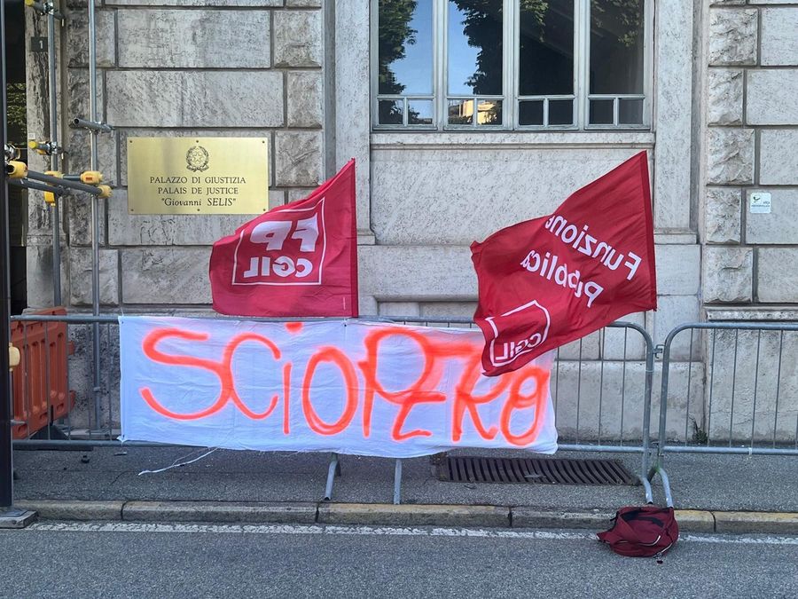 Sciopero e sit-in al tribunale di Aosta