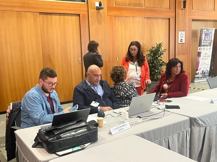 Esponenti di VdA Aperta durante lo spoglio delle ultime elezioni regionali