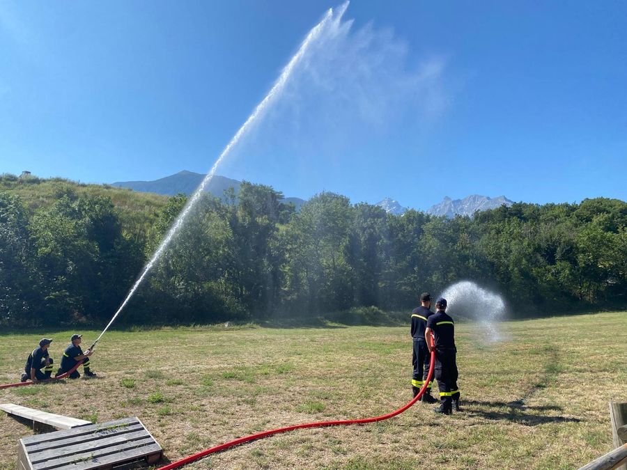 St-Pierre, Vigili del fuoco volontari in esercitazione con le nuove prese idriche del Cmf  Brean-Torrette