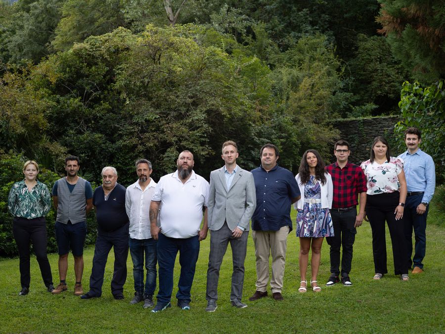 Foto di gruppo per la lista 'Champdepraz Avenir': da sn Nikol Simonetti Cretier; Denis Cretier, Giuseppe D'Agostino, Maurice Rollet, Alessandro Chivino, Michel Borettaz, Jury Corradin, Giada Roberta Cignetti, Alessandro Corda, Deborah Meccheri, Luca Lorent