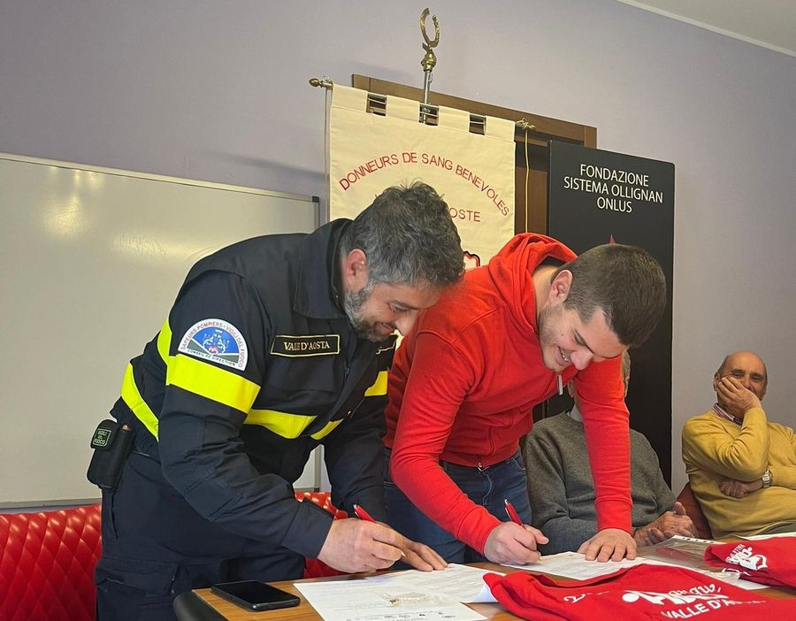 Giovanni Nardi e Giuseppe Grassi sottoscrivono la costituzione del Gruppo Giovanni Nardi e Giuseppe Grassi sottoscrivono la costituzione del Gruppo