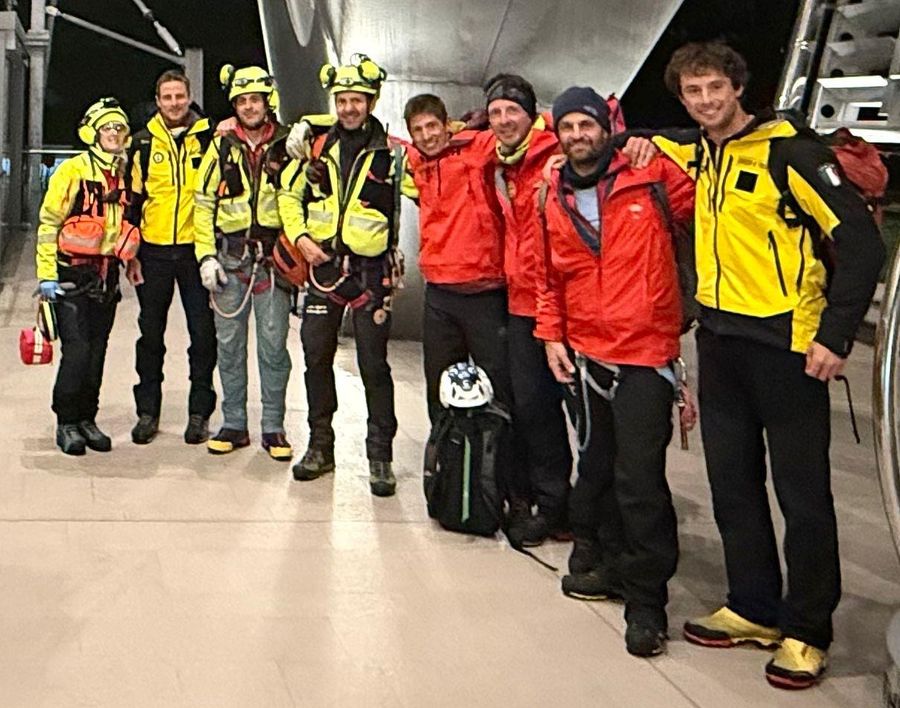 Le squadre di soccorso che hanno partecipato all'operazione di recupero Le squadre di soccorso che hanno partecipato all'operazione di recupero