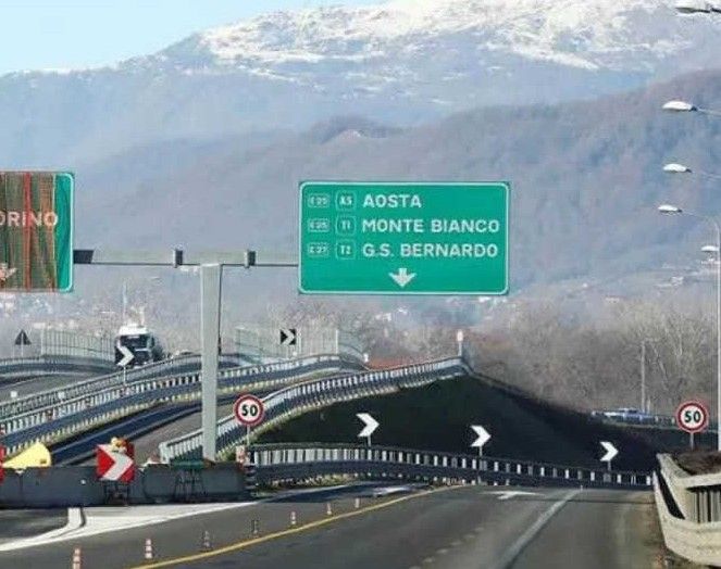 Chiusura del raccordo A4/A5 tra Albiano e Santhià, traffico interrotto martedì 7 luglio dalle 10 alle 14 Chiusura del raccordo A4/A5 tra Albiano e Santhià, traffico interrotto martedì 7 luglio dalle 10 alle 14