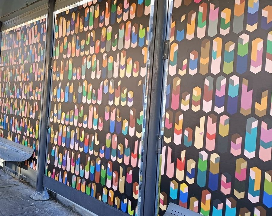 L’arte alla fermata del bus con le opere del concorso 'Coincidenze d’artista' L’arte alla fermata del bus con le opere del concorso 'Coincidenze d’artista'