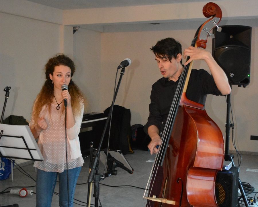 Aosta, il 'Duo Denfert' alla biblio 'Ida Desandré' Aosta, il 'Duo Denfert' alla biblio 'Ida Desandré'