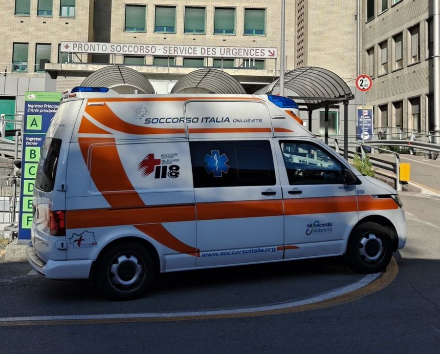 Ape contro auto, due feriti sulla Statale 26 a Quart