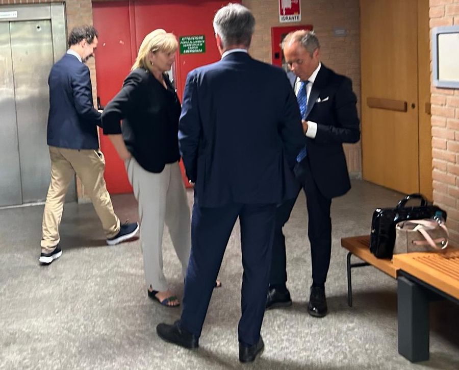 Attesa pre udienza; da il pm Francesco Pizzato, l'ad della Casino spa, Sara Bordet e gli avvocati Maurizio Riverditi e Ascanio Donadio Attesa pre udienza; da il pm Francesco Pizzato, l'ad della Casino spa, Sara Bordet e gli avvocati Maurizio Riverditi e Ascanio Donadio