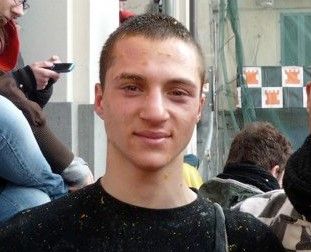 Andrea Sblendorio durante un Carnevale a Ivrea