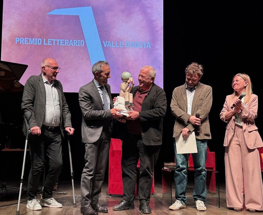 Dario Voltolini vince la prima edizione del Premio Letterario Valle d’Aosta Dario Voltolini vince la prima edizione del Premio Letterario Valle d’Aosta