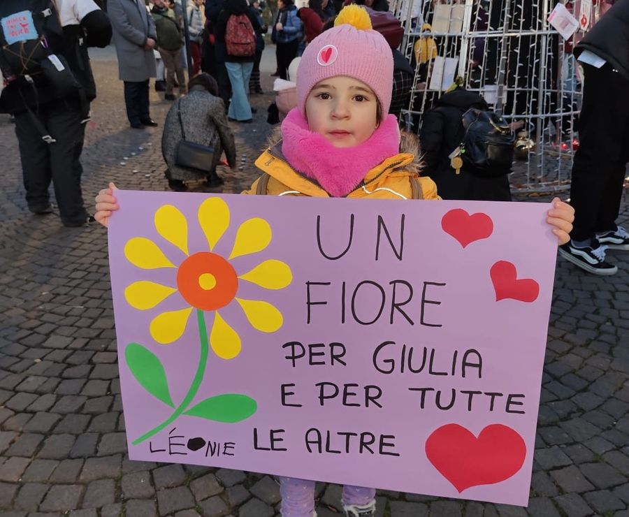 Femminicidio, oggi il secondo flash mob in piazza Chanoux ad Aosta