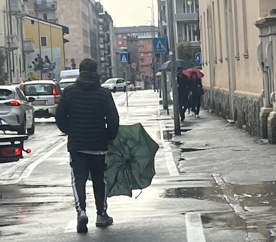 Marino Rodio mentre si allontana dal Palazzo di Giustizia