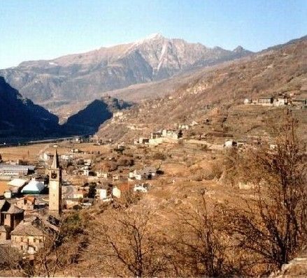 Fulmine innesca incendio boschivo in zona impervia sopra Montjovet Fulmine innesca incendio boschivo in zona impervia sopra Montjovet