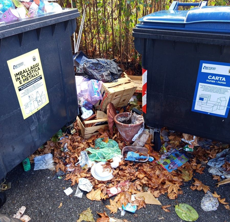 Aosta, in viale Europa ancora più rifiuti abbandonati e nessun intervento