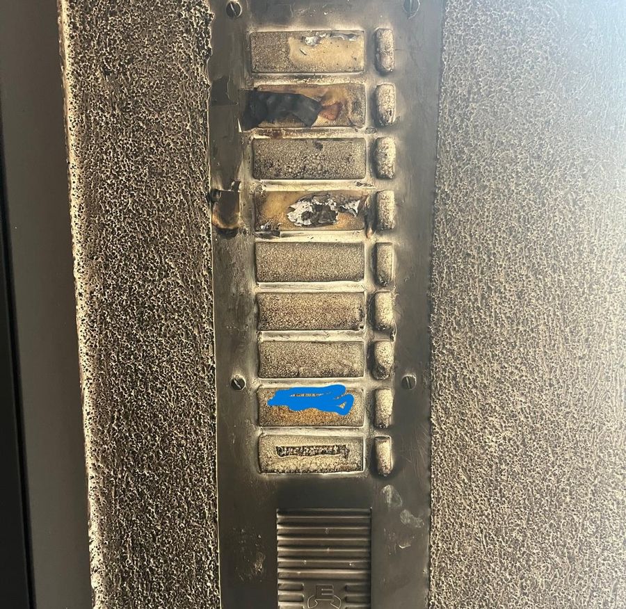 'Vogliamo soldi o finisce male'...poi lo scoppio della molotov